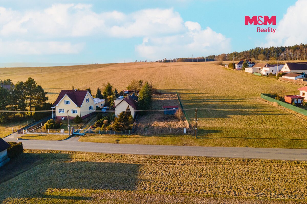 Prodej pozemku k bydlení, 733 m², Břasy