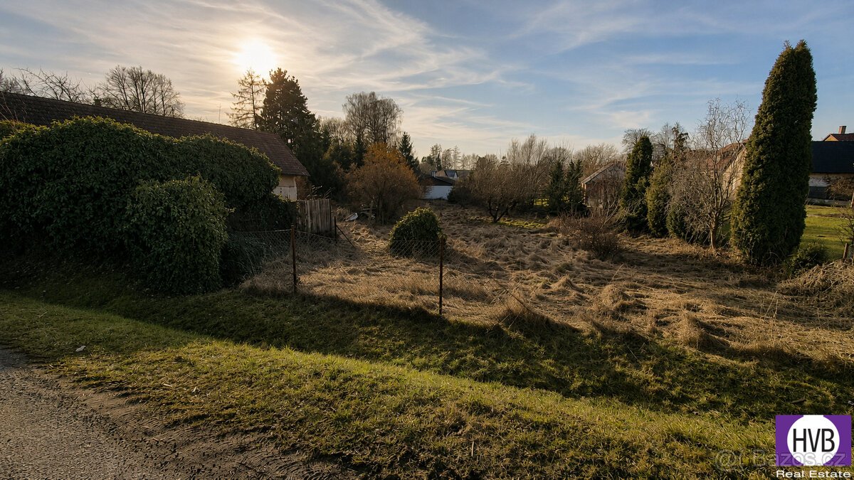 Prodej stavebního pozemku (bydlení) 1695m2, Senožaty, okres 