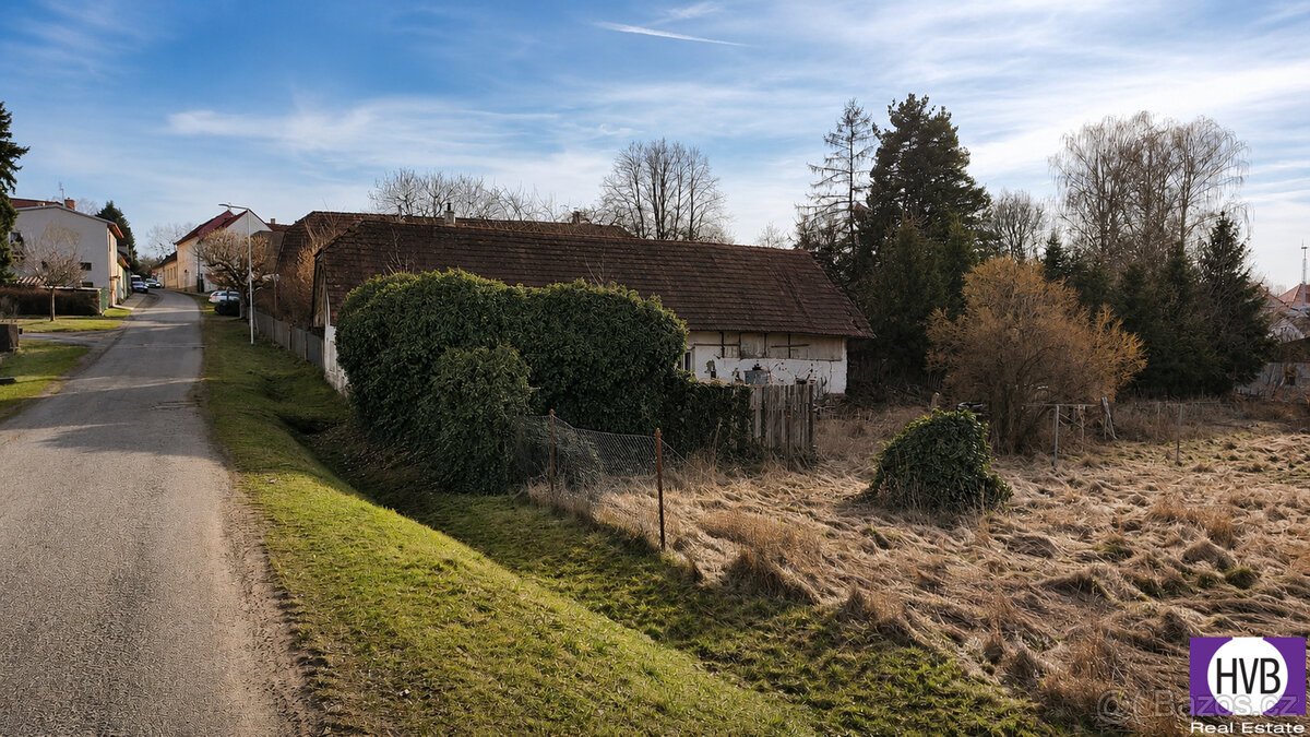 Prodej stavebního pozemku (bydlení) 1695m2, Senožaty, okres 