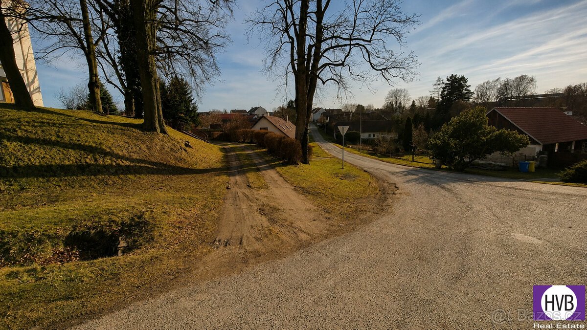 Prodej stavebního pozemku (bydlení) 1695m2, Senožaty, okres 