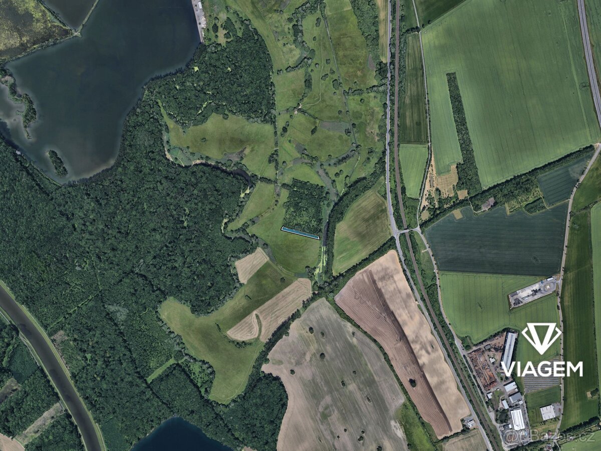 Pole 1 958 m², Podíl 33 % o výměře 653 m²