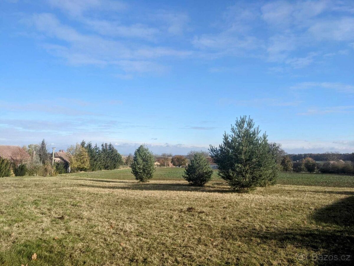 Stavební pozemek 1454 m2, Holičky - Morašice, okres Chrudim