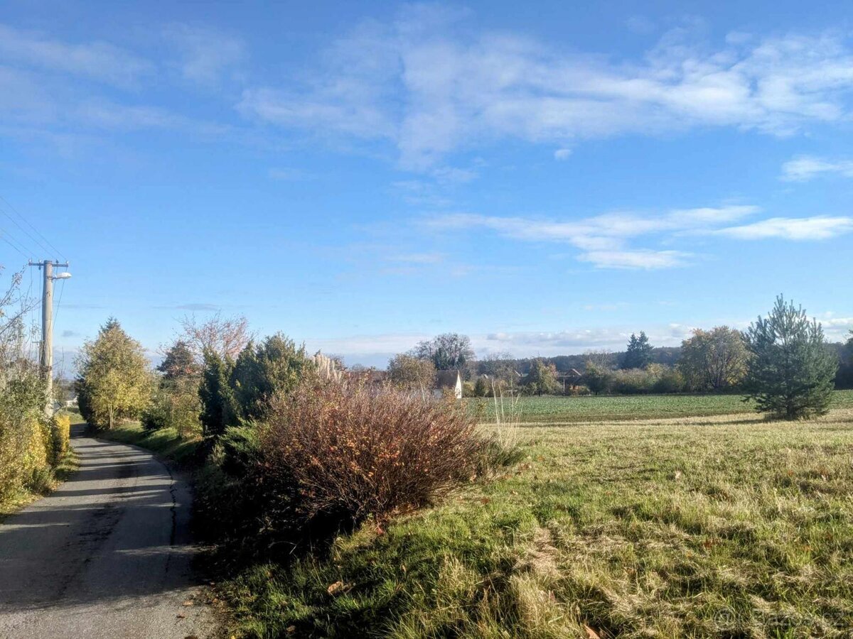 Stavební pozemek 1454 m2, Holičky - Morašice, okres Chrudim