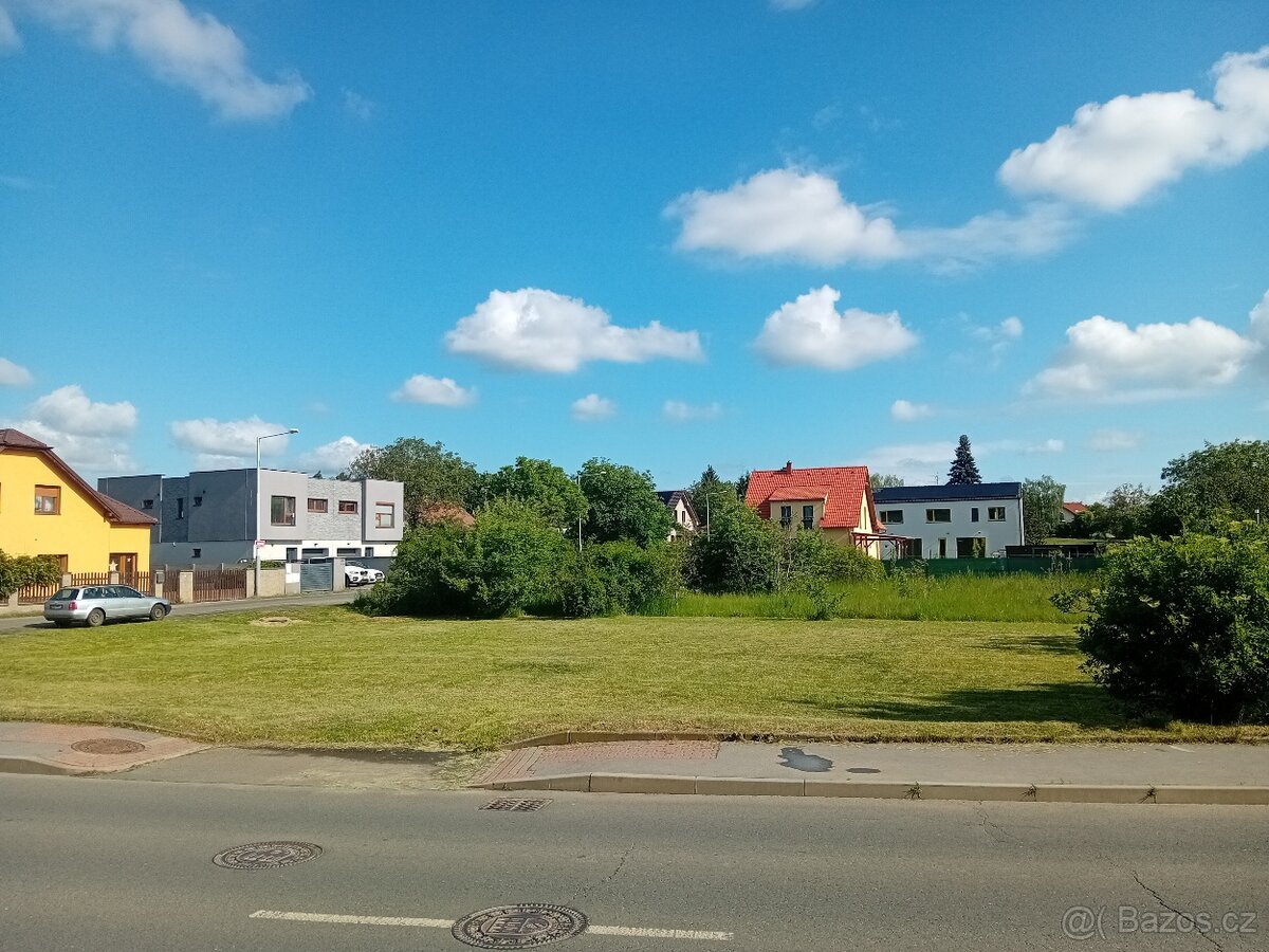 Prodej stavebního pozemku 889 m² Semonická, Praha - Horní Po