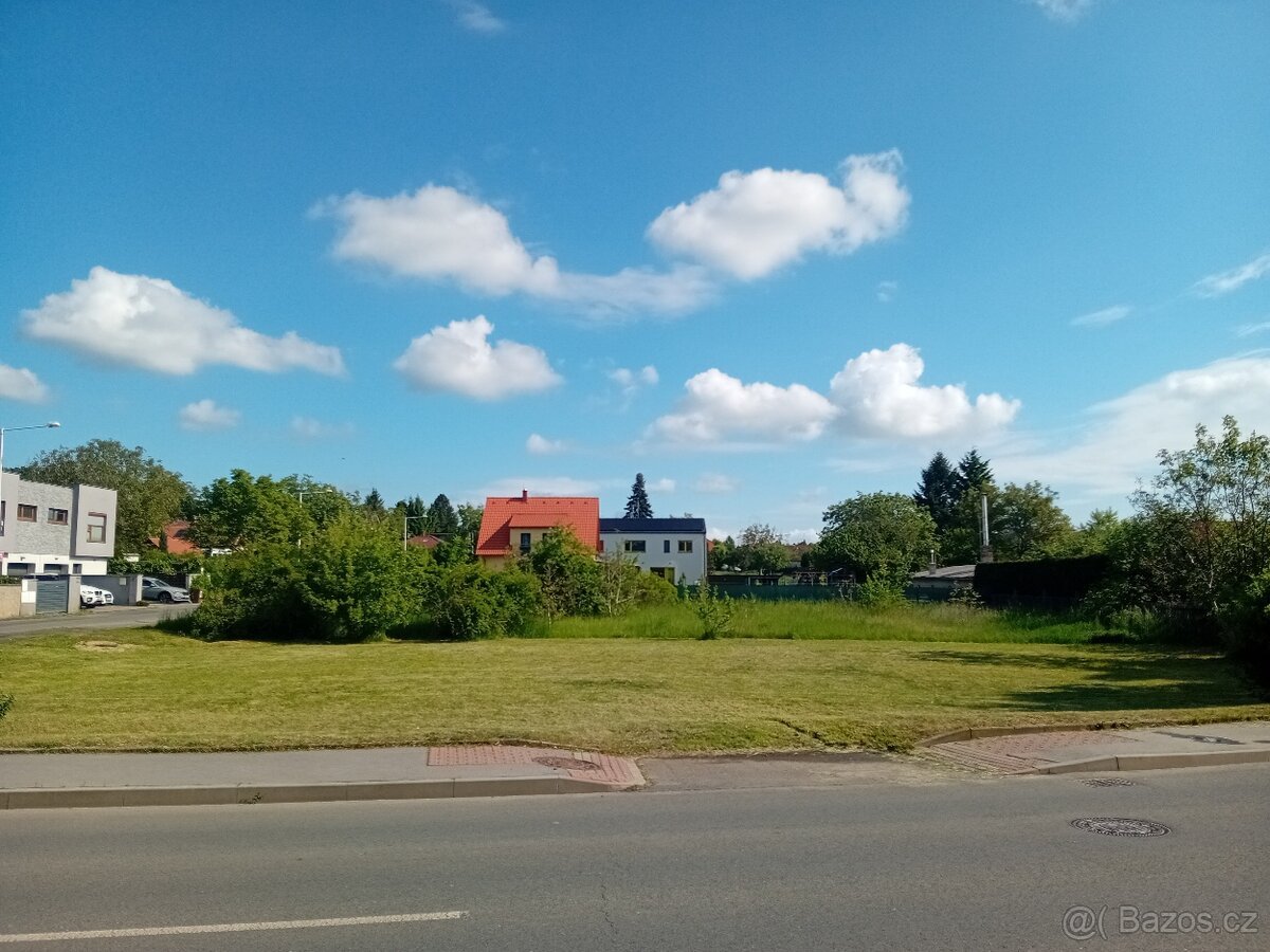 Prodej stavebního pozemku 889 m² Semonická, Praha - Horní Po