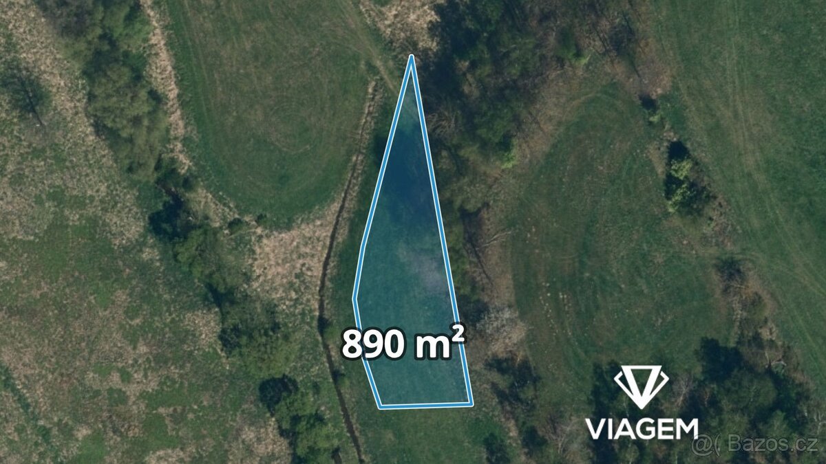 Pole 890 m²